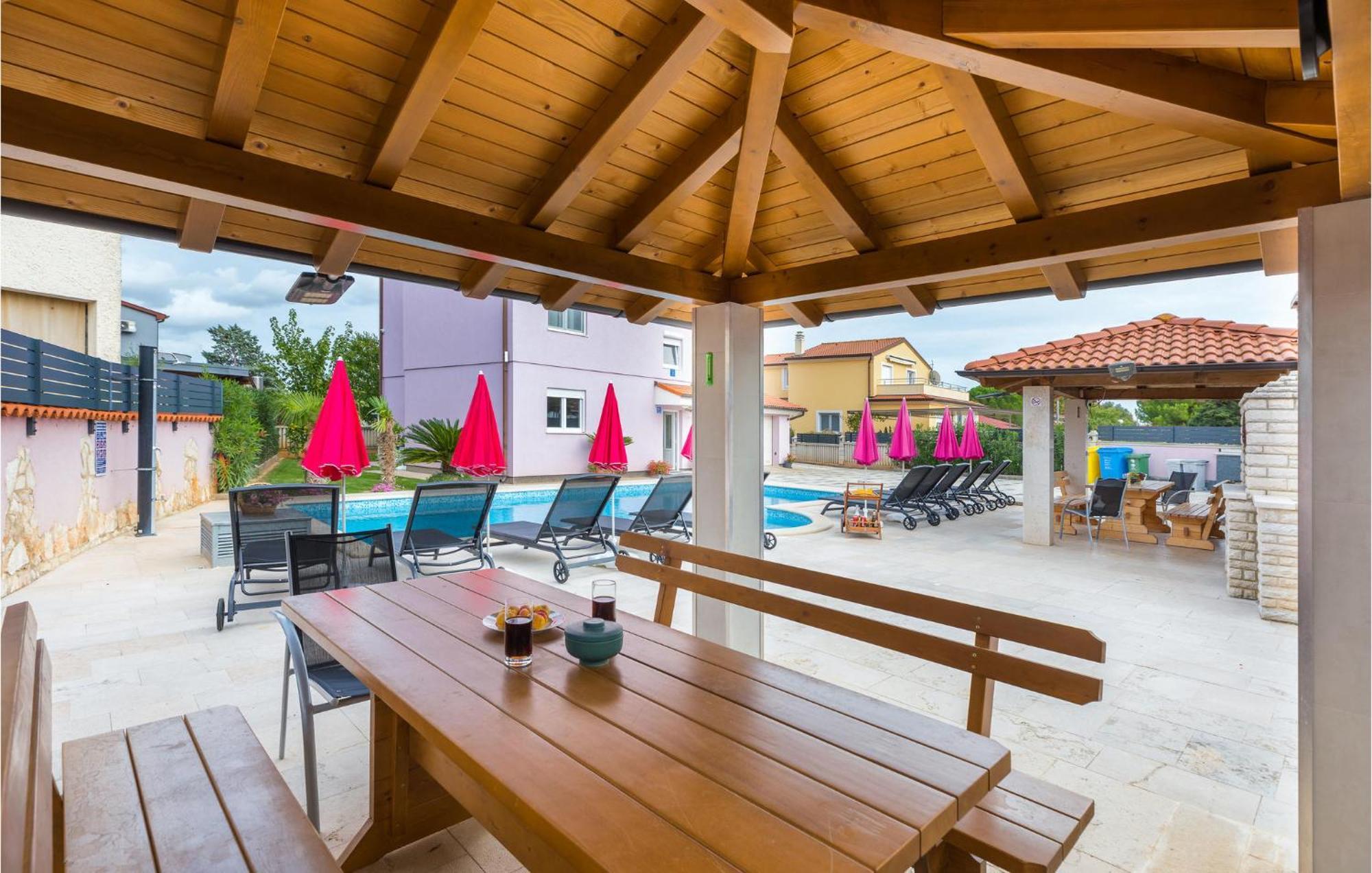 Lovely Apartment In Valbandon With Kitchen Fažana Exterior foto